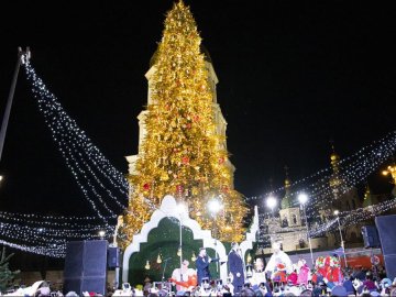 Миколай на самоізоляції: головну ялинку країни засвітить голограма