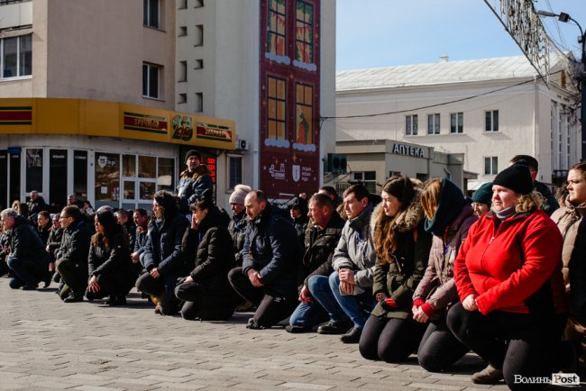 У Луцьку попрощалися з двома військовими, які загинули під час обстрілу аеродрому ракетами. ФОТО