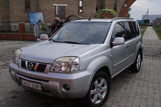 Волинські волонтери відправили джип бійцям на передову. ФОТО