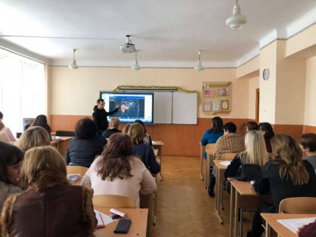 У Луцьку освітян учили працювати з інтерактивними дошками