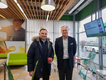 Як президенти Литви та Польщі снідали на WOG поблизу Рівного. ФОТО