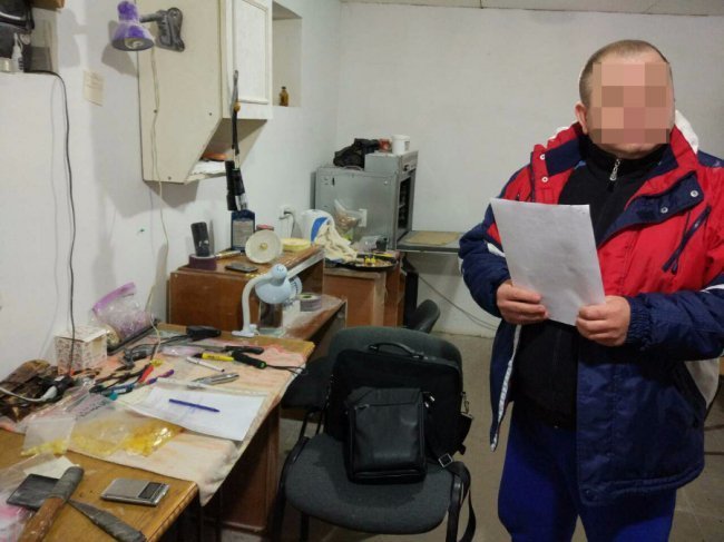 На Волині викрили злочинну групу бурштинокопачів: вилучили майно