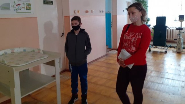 У луцькій лікарні почали вакцинувати проти COVID-19 підлітків. ВІДЕО