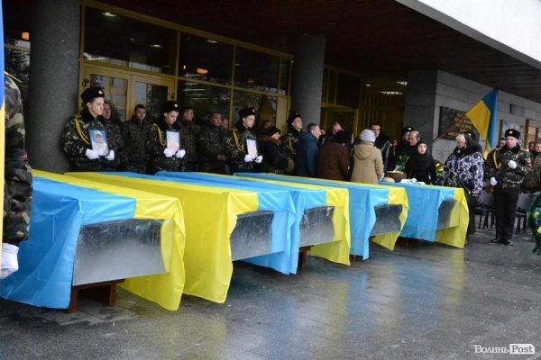 У Луцьку вшанували полеглих на Сході бійців роти «Світязь». ФОТО