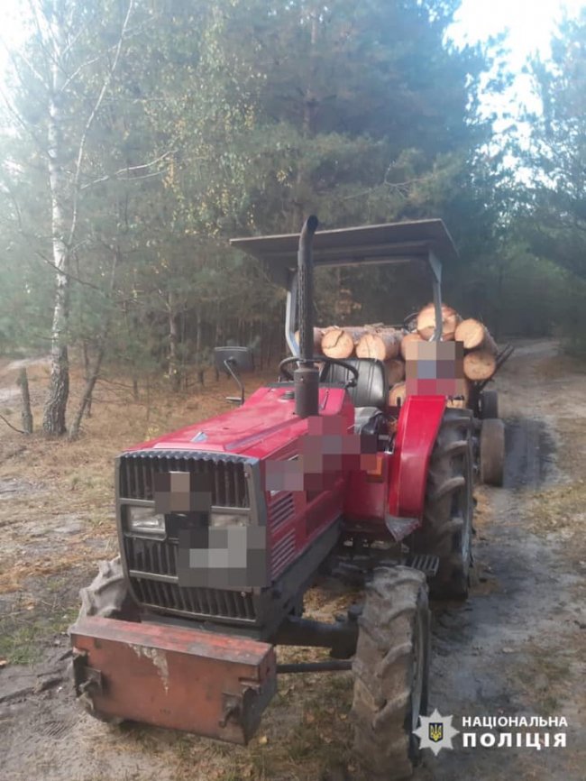 Представники громадської організації «здали» волинській поліції «чорних лісорубів». ФОТО