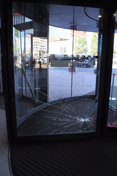 Екс-автомайданівець з Волині розбив в Порт-Сіті двері, визволяючи малюка? ФОТО