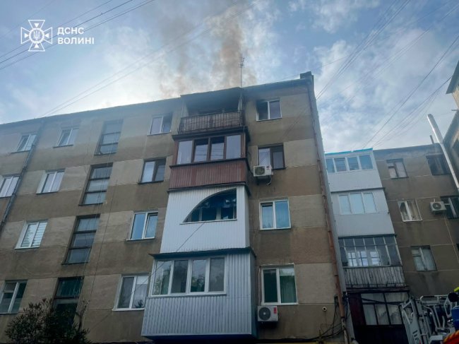 На Волині під час пожежі у квартирі чоловік отримав опіки обличчя