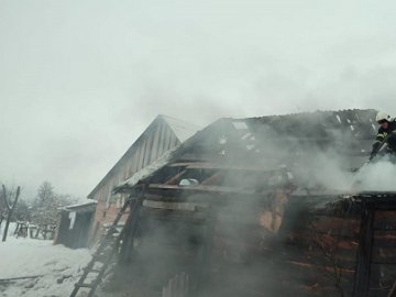 На Волині через коротке замикання загорілась господарська будівля