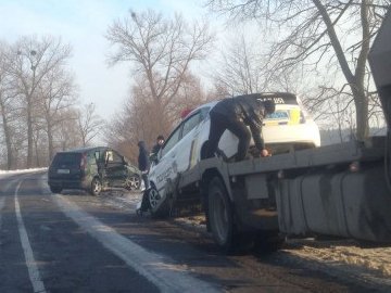 На Волині Ford «влетів» у поліцейську машину