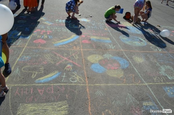 У Луцьку стартував фестиваль мильних бульбашок. ФОТО