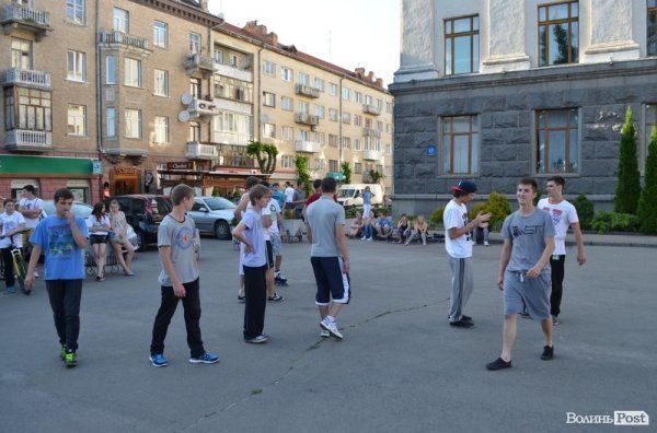 У Луцьку стартував фестиваль мильних бульбашок. ФОТО