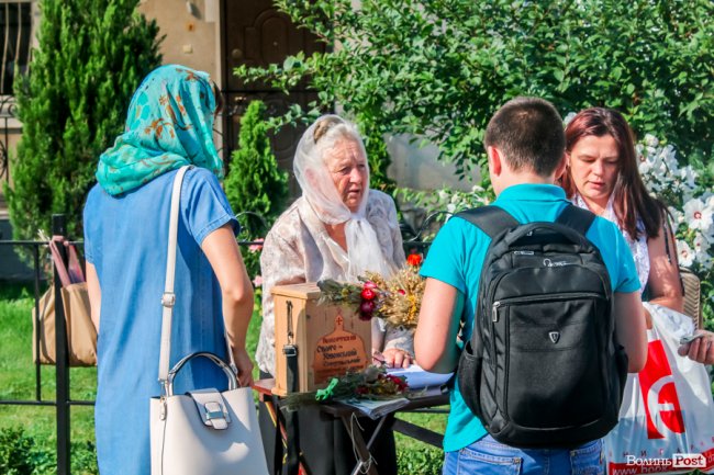 Різнобарв’я квітів та запашний мед: як у Луцьку святять «маковійчики». ФОТО