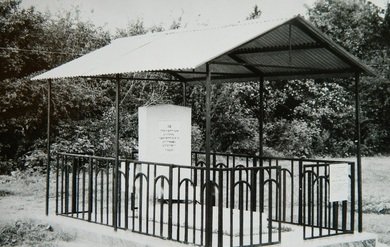 Могила Аарона ІІ Перлова. http://jewua.org