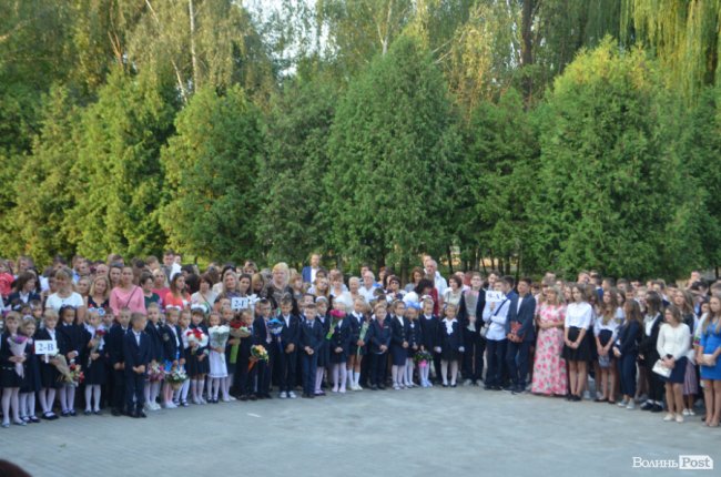 Свято першого дзвоника у луцькій школі №22. ФОТО