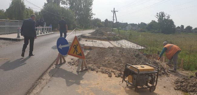 У Торчині ремонтують міст через річку Серна