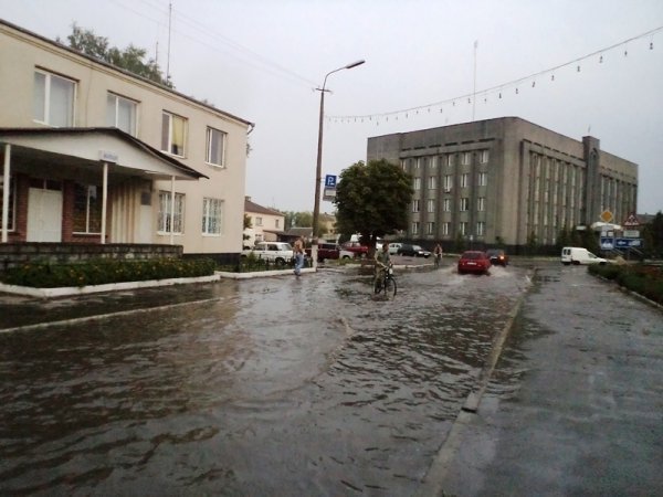 Як затоплювало райцентр на Волині. ФОТО. ВІДЕО