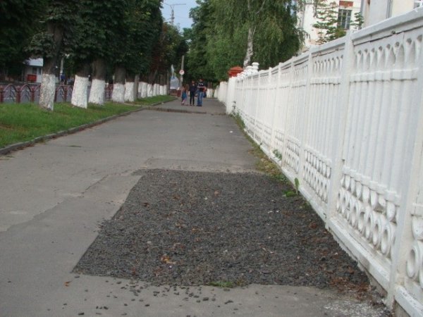 Лучани скаржаться на безгосподарність «дорожників»