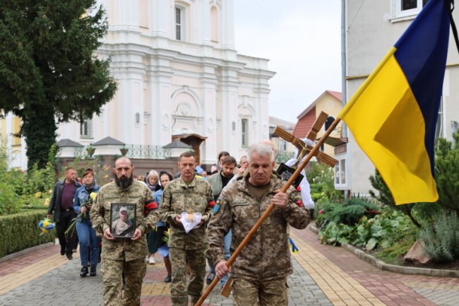 Луцьк - у скорботі: в останню дорогу провели Героя Володимира Чижука