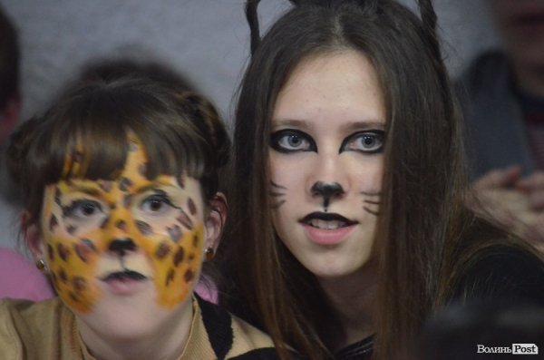 Як лучани всю ніч дивилися новорічні фільми. ФОТО 