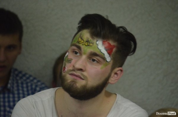 Як лучани всю ніч дивилися новорічні фільми. ФОТО 