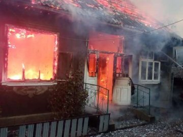 На Волині через пожежу багатодітна мати з дітьми залишилася на вулиці: благають допомогти