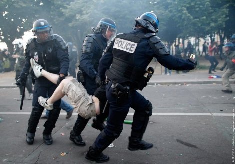 У Парижі марш противників геїв завершився масовими затриманнями. ФОТО. ВІДЕО