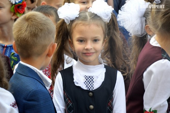 Кульки, бантики і квіти: як луцька школа №1 святкувала перше вересня. ФОТО