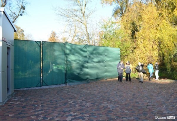 Над річкою у Луцьку відкрили новий торгово-розважальний центр. ФОТО