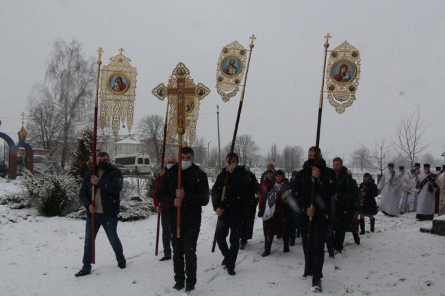 Владика Михаїл освятив недільну школу у волинському селі. ФОТО
