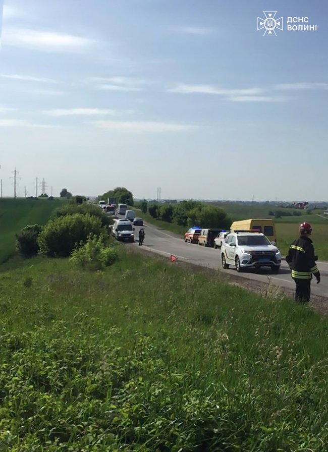 Волинські сапери, які прямують на схід, допомогли на Рівненщині постраждалим у ДТП