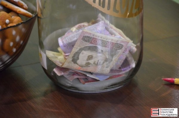 У Луцьку ‒ виставка-продаж картин заради особливих дітей. ФОТО