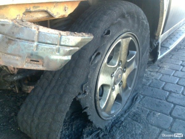 Машину екс-голови райради спалили через політику? ФОТО  