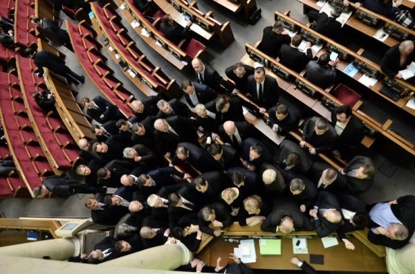 Як Верховна Рада скасовувала «скандальні закони». ФОТО