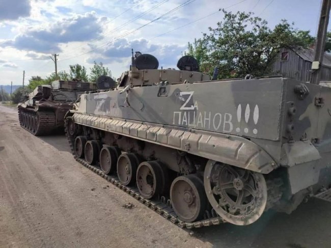 Українські воїни показали трофеї, захоплені на Харківщині. ФОТО 