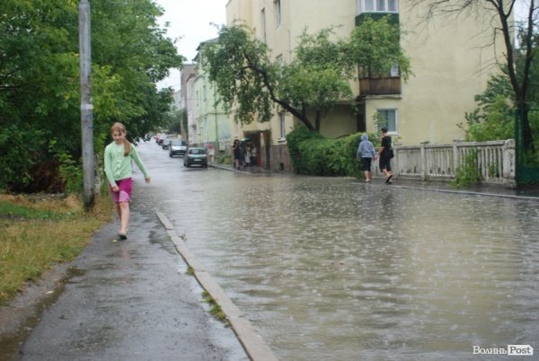 Затоплення мосту на вулиці Ярощука