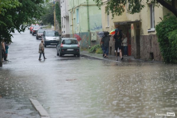 Затоплення мосту на вулиці Ярощука