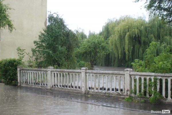 В центрі Луцька – потоп. ФОТО