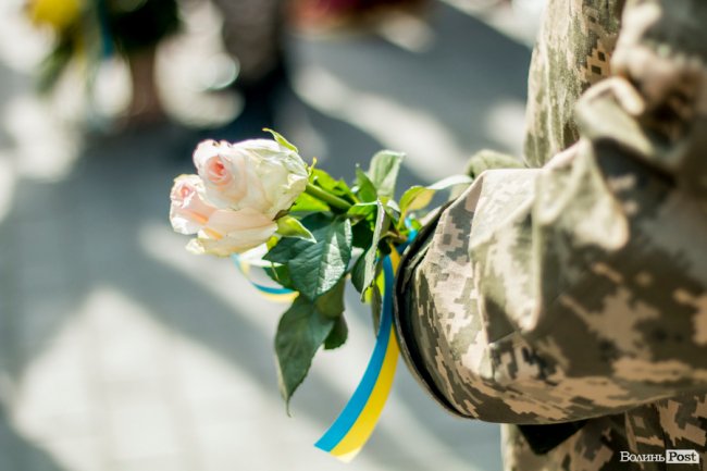 У Луцьку ходою і молитвами вшанували мужність та героїзм добровольців. ФОТО