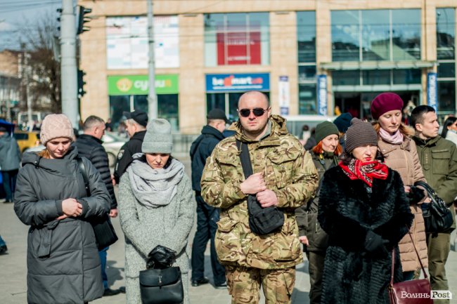 У Луцьку ходою і молитвами вшанували мужність та героїзм добровольців. ФОТО