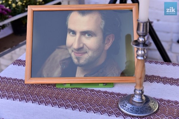 Воїну-співаку Василеві Сліпаку відкрили меморіальну дошку у Львові. ФОТО