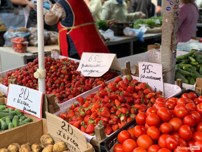 Скільки коштує полуниця на луцькому ринку 