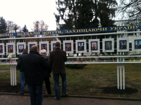 У Володимирі-Волинську відкрили пам'ятну дошку на честь загиблих на Майдані. ФОТО