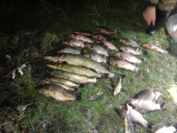 У заказнику на Волині браконьєри викинули мішок з уловом, побачивши рибпатруль. ФОТО