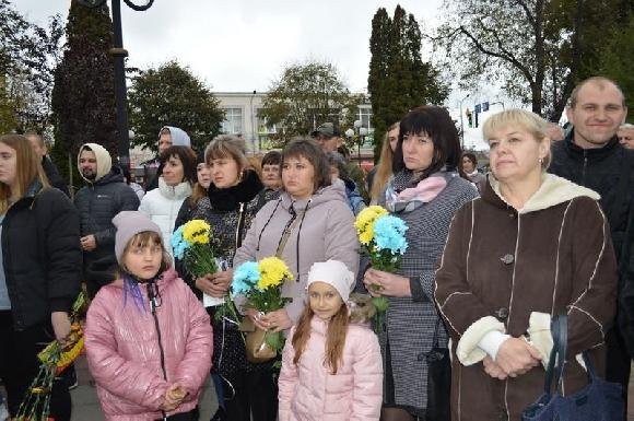 У місті на Волині відкрили стелу на честь загиблих Героїв. ФОТО