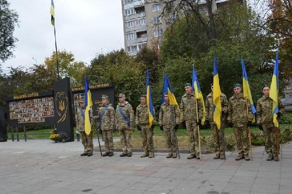 У місті на Волині відкрили стелу на честь загиблих Героїв. ФОТО
