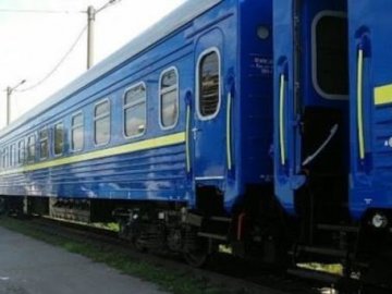 Замінили на сувеніри: у пасажира волинського потяга вкрали велику суму грошей