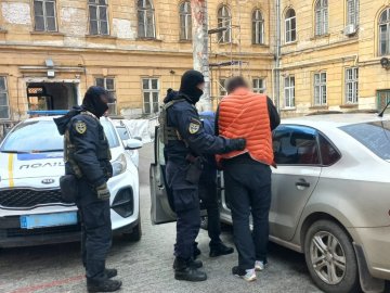 Двоє братів з Полтавщини через ревнощі підпалили лучанину автомобіль