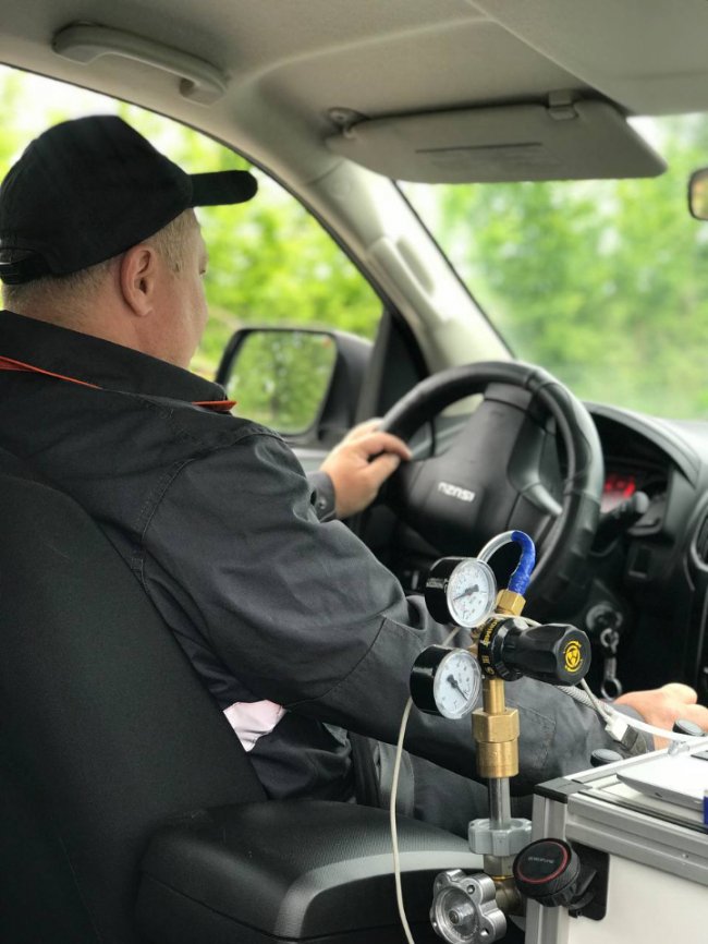 Мобільна лабораторія пошуку витоків газу обстежує газопроводи на Волині