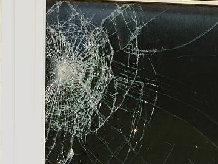 На Волині суд покарав батька, син якого не ходив до школи та каменем розбив вікно односельчанина