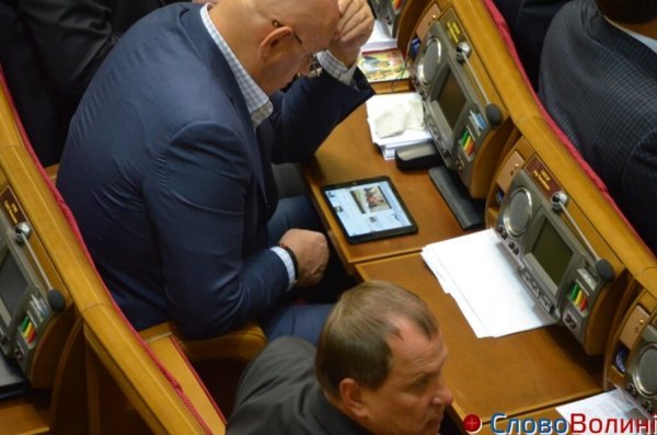 «Читанки» народних депутатів. ФОТО